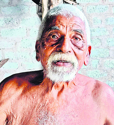 రజాకార్లు ఉన్మాదుల్లా ప్రవర్తించారు..
1