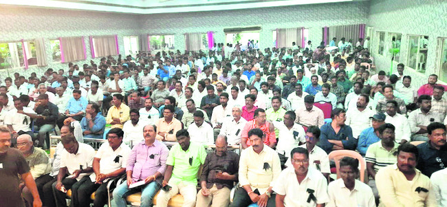 విద్యుత్‌ ఉద్యోగుల సమస్యలు పరిష్కరించాలి 1
