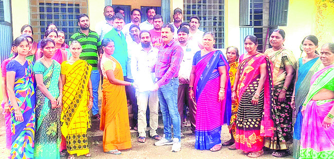 సమస్యలుంటే దృష్టికి తీసుకురండి
1