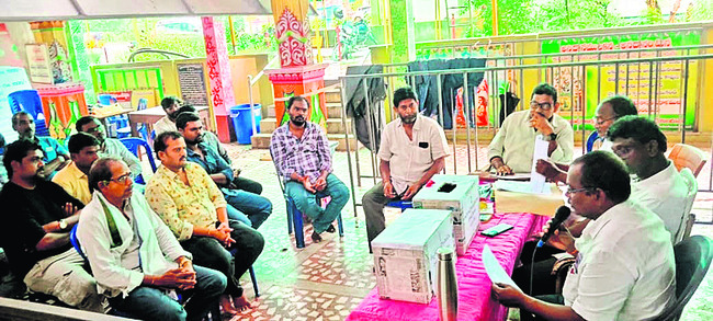 కొబ్బరి చెక్కల వేలం రూ.7.06 లక్షలకు ఖరారు 1