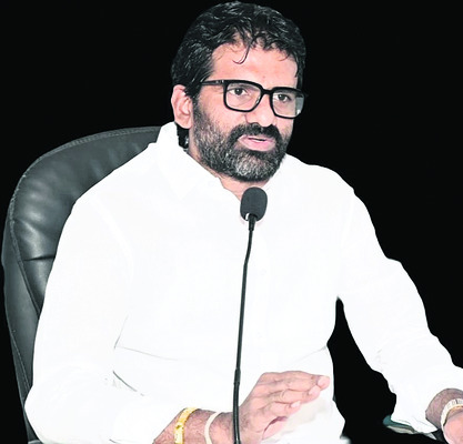 ప్రశ్నించే కలానికి సంకెళ్లు అప్రజాస్వామికం 2