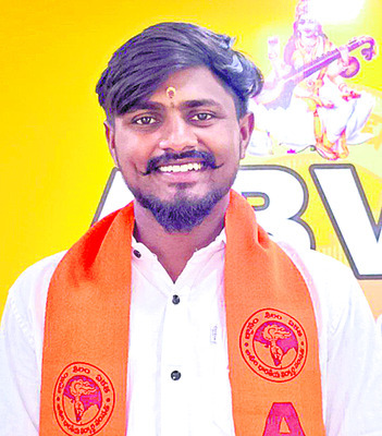 ● అమరులకు దక్కని గుర్తింపు ● పాఠాల్లో ‘వెయ్యిఉరులమర్రి’1