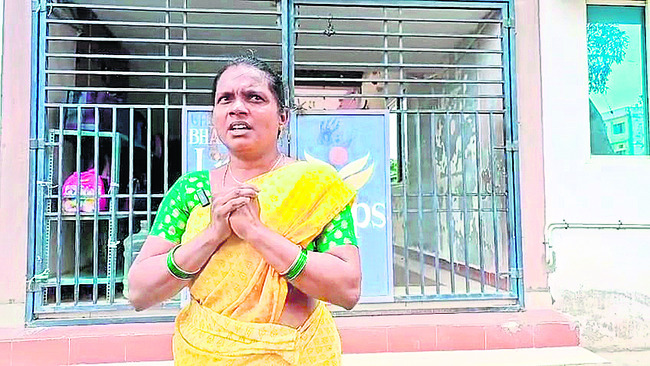 హోం వర్క్‌ రాయలేదని.. తల పగులగొట్టేశాడు! 1
