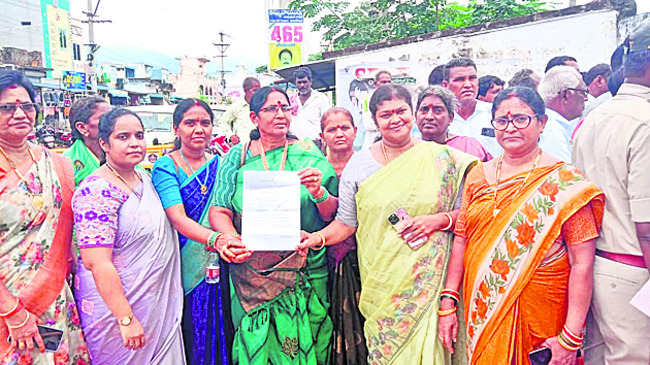 పాలకొండలో దౌర్జన్యకాండ 1