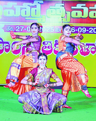 తెప్పోత్సవానికి పోటెత్తిన భక్తులు (ఇన్సెట్) ప్రత్యేక 4