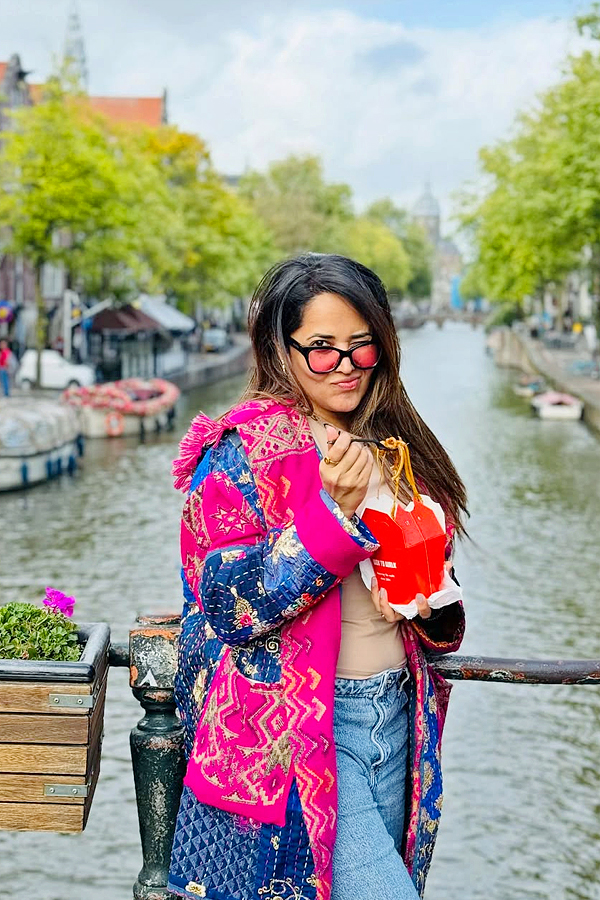 Anchor Anasuya Enjoying The Vacation Photos9