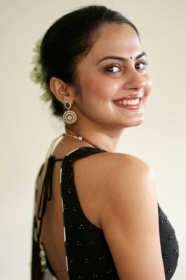 Beauty Movie Actress Nilakhi Patra Latest Trending Photos IN Social Media 14