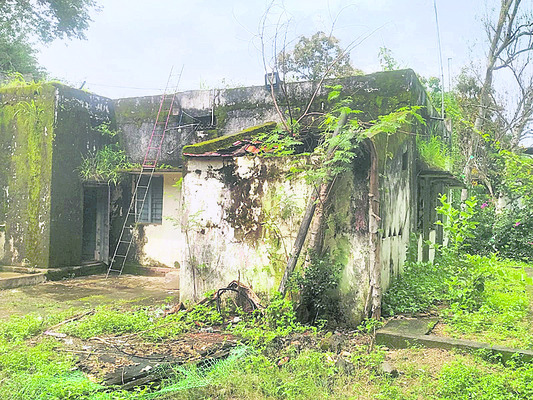 The old forest department office has fallen into disrepair.2