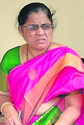 కుక్కలను అలా వదిలేస్తే ఎలా? 
1