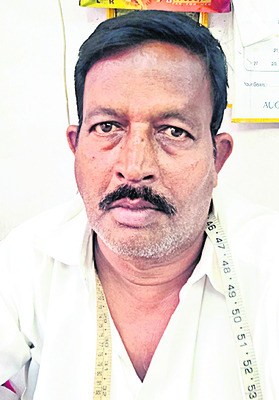 టైలర్లను ఆదుకోవాలి
2