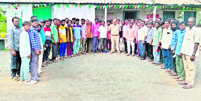గిరిజన ఆటోడ్రైవర్లకు ఎల్ఎల్ఆర్ 1