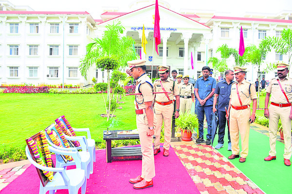 జాతి సమైక్యతతో  ముందుకు సాగాలి2