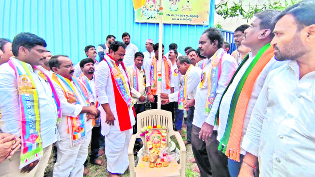 ఐక్యంగా ఉండి సమాజంలో ముందుకు పోవాలి 1