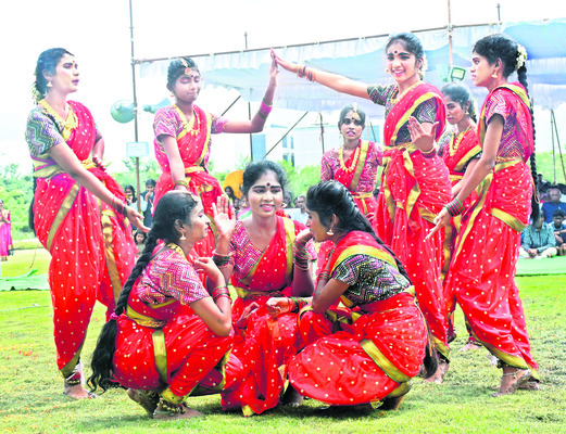 అభివృద్ధి, సంక్షేమ ఫలాలు8