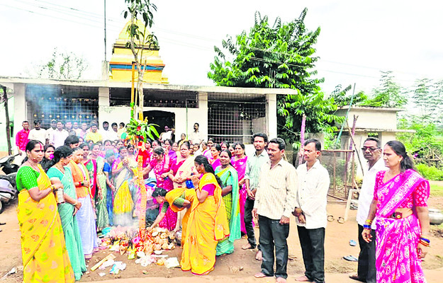 దసరా వేడుకలకుముహూర్తపు రాట
1