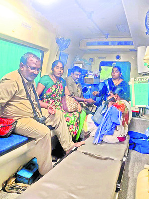 ఆర్టీసీ అద్దెబస్సు బోల్తా 1