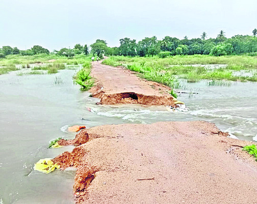 పింఛా ప్రాజెక్టును సందర్శించిన సబ్ కలెక్టర్ 1