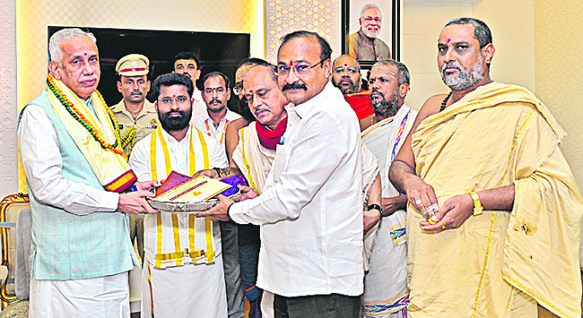 బీచ్‌ ఫెస్టివల్‌  పోస్టర్‌ ఆవిష్కరణ 
1