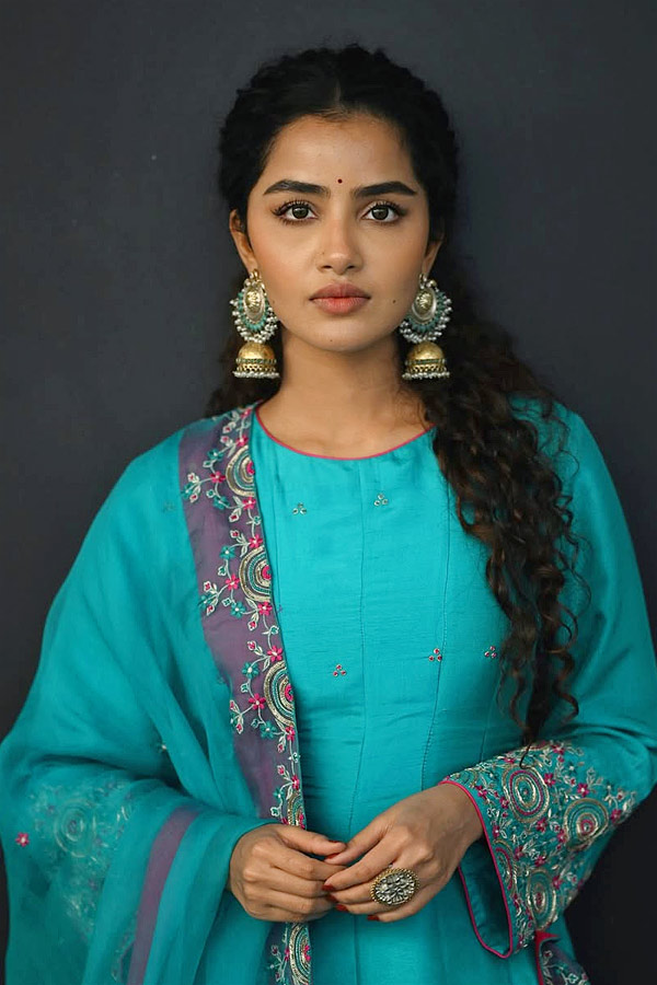 Actress Anupama parameswaran Beautiful Photos7