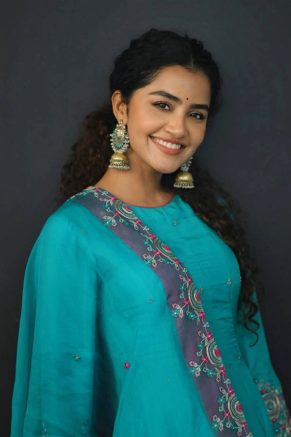 Actress Anupama parameswaran Beautiful Photos9