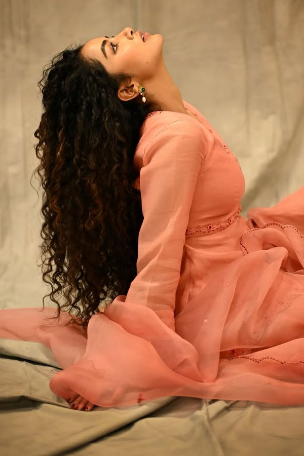Actress Anupama parameswaran Beautiful Photos4
