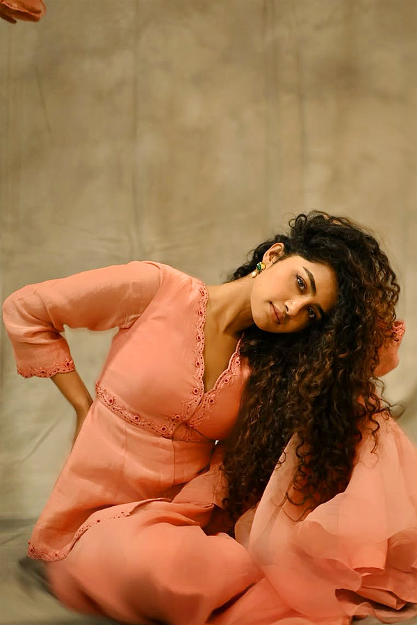 Actress Anupama parameswaran Beautiful Photos5