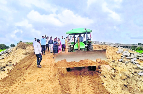 ‘సకాలంలో రుణాలు మంజూరు చేయాలి’1