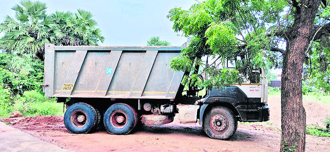 ‘సీతారామ’ మట్టి మాయం!1