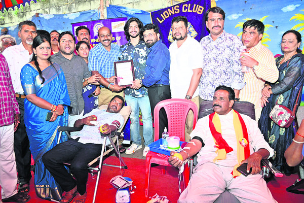 రక్తదానం ప్రధానం  1