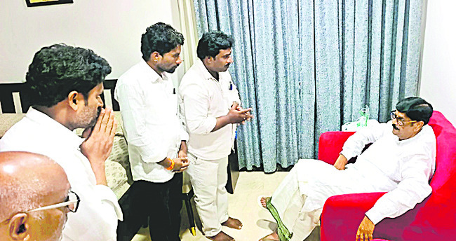 ఉద్యోగ సర్వీసు క్రమబద్ధీకరించాలని వినతి 
1