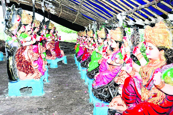●ప్రతిష్ఠాపనకు ప్రతిమలు సిద్ధం2