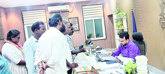 నేడు, రేపు రిలే నిరాహార దీక్షలు 2