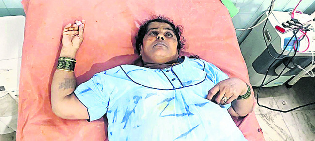 మద్యం మత్తులో బిడ్డలపై తల్లి దాడి 2