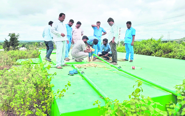 రాకపోకలకు తప్పని తిప్పలు 
1