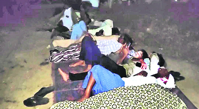 నిద్రాహారాలు అక్కడే..2