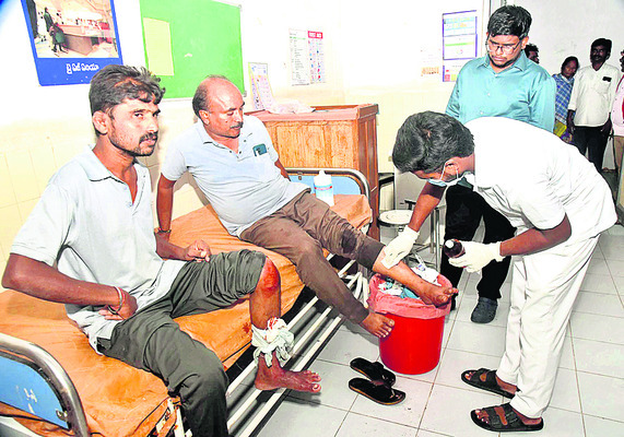 60 మందిపై పిచ్చికుక్క దాడి2