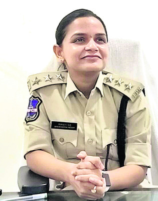 విద్యార్థులు డ్రగ్స్‌కు   దూరంగా ఉండాలి 
4