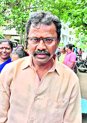 చిరువ్యాపారి ఆత్మహత్యాయత్నం 2