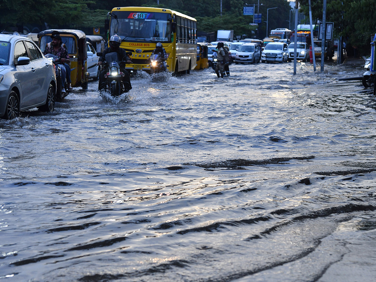 Heavy rains in Hyderabad 2025 Photos10