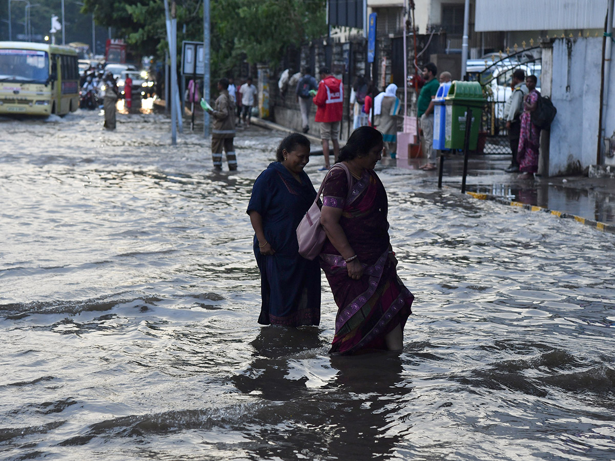 Heavy rains in Hyderabad 2025 Photos12