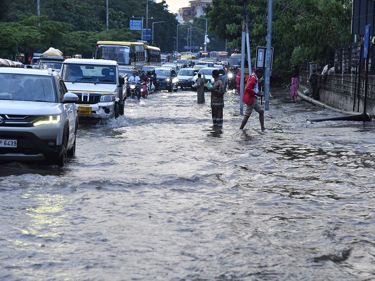 Heavy rains in Hyderabad 2025 Photos13