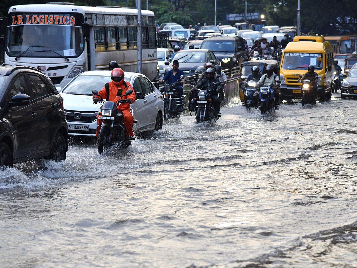 Heavy rains in Hyderabad 2025 Photos16