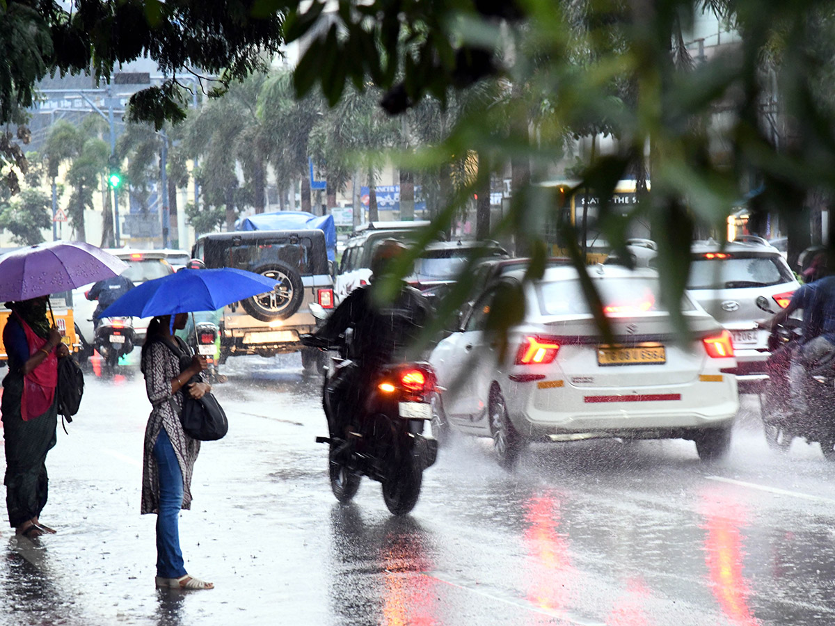 Heavy rains in Hyderabad 2025 Photos18