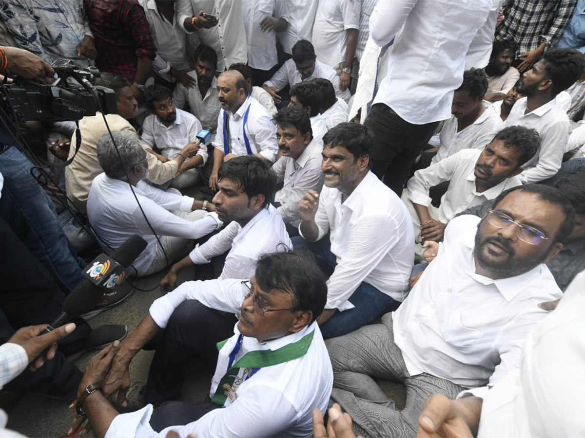 YSRCP MLCs Protest against Medical Colleges Privatization3