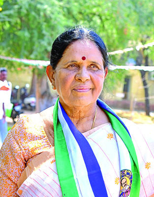 చౌకబారు రాజకీయాలు మానుకో.. 1