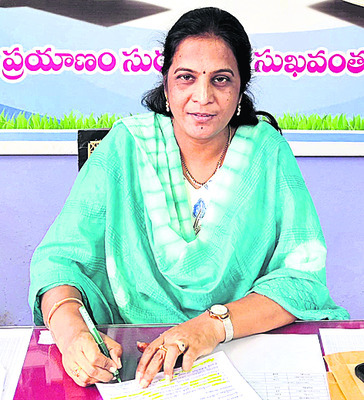 బస్సు మరమ్మతులకు గురైతే..
1