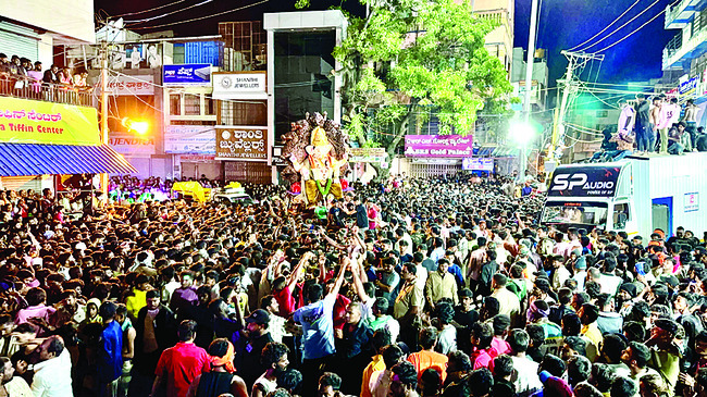 అంబరం.. నిమజ్జన సంబరం2