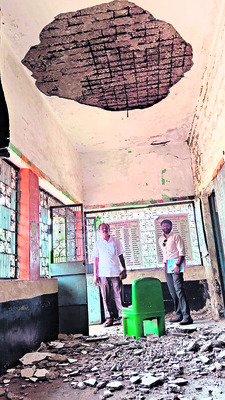 బడికి తాళం.. చర్చిలో పాఠం1