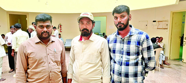 కాలువ భూమిని కబ్జా చేశారు1