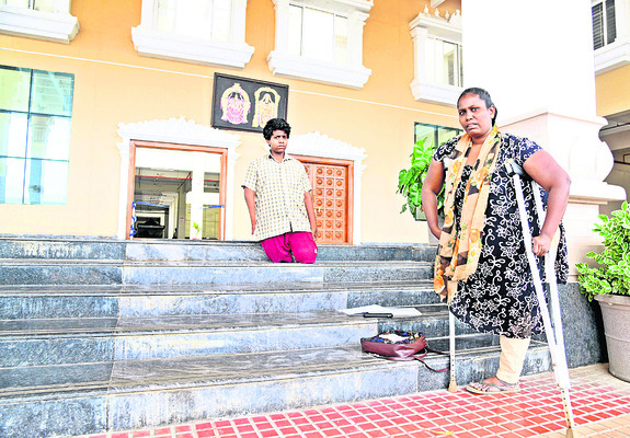 పొదుపు మహిళల ఆవేదన
1
